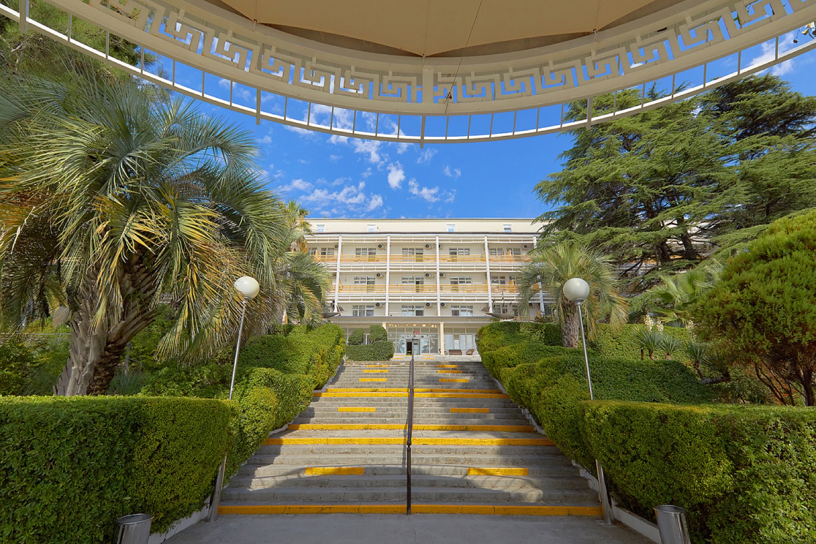 Крытый корт с синим покрытием