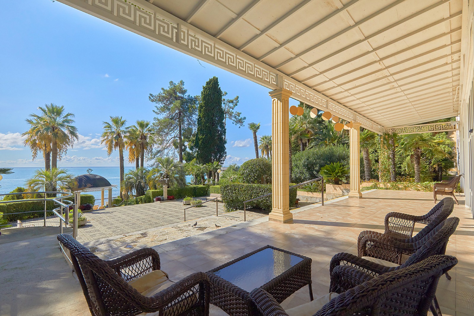 Территория санатория Фрунзе у моря